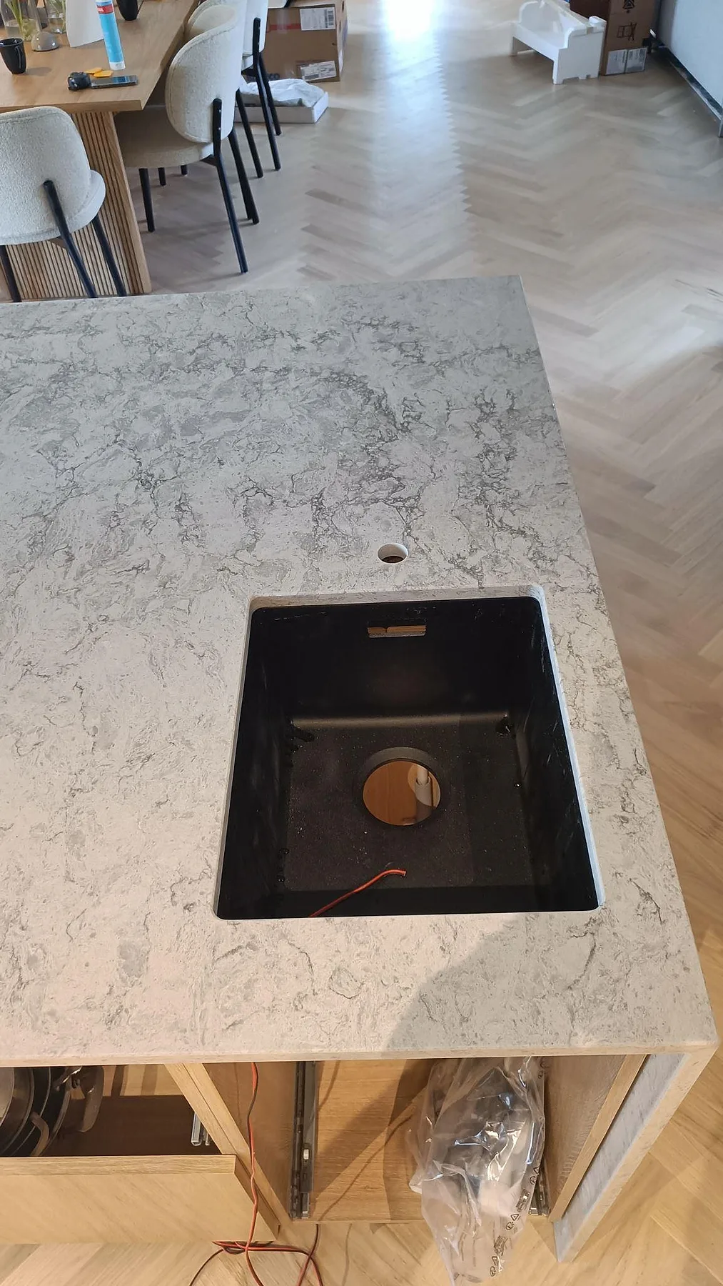 Køkkenbordplade i Caesarstone Moorland Fog, Höllviken – billede 6