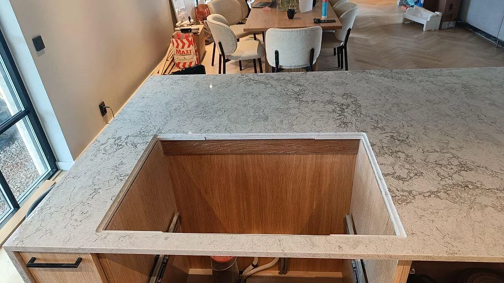 Køkkenbordplade i Caesarstone Moorland Fog, Höllviken – billede 5