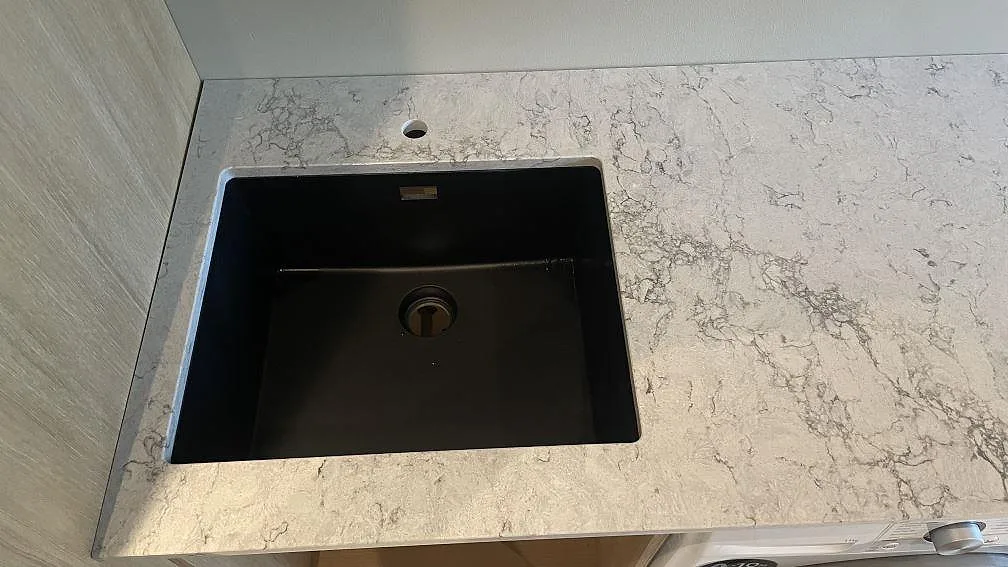 Bordplade i Caesarstone Moorland Fuge, Höllviken – billede 2