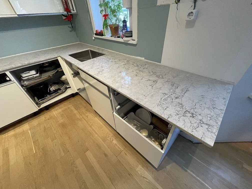 Køkkenbordplade i Caesarstone Moorland Fuge, Huddinge – billede 2
