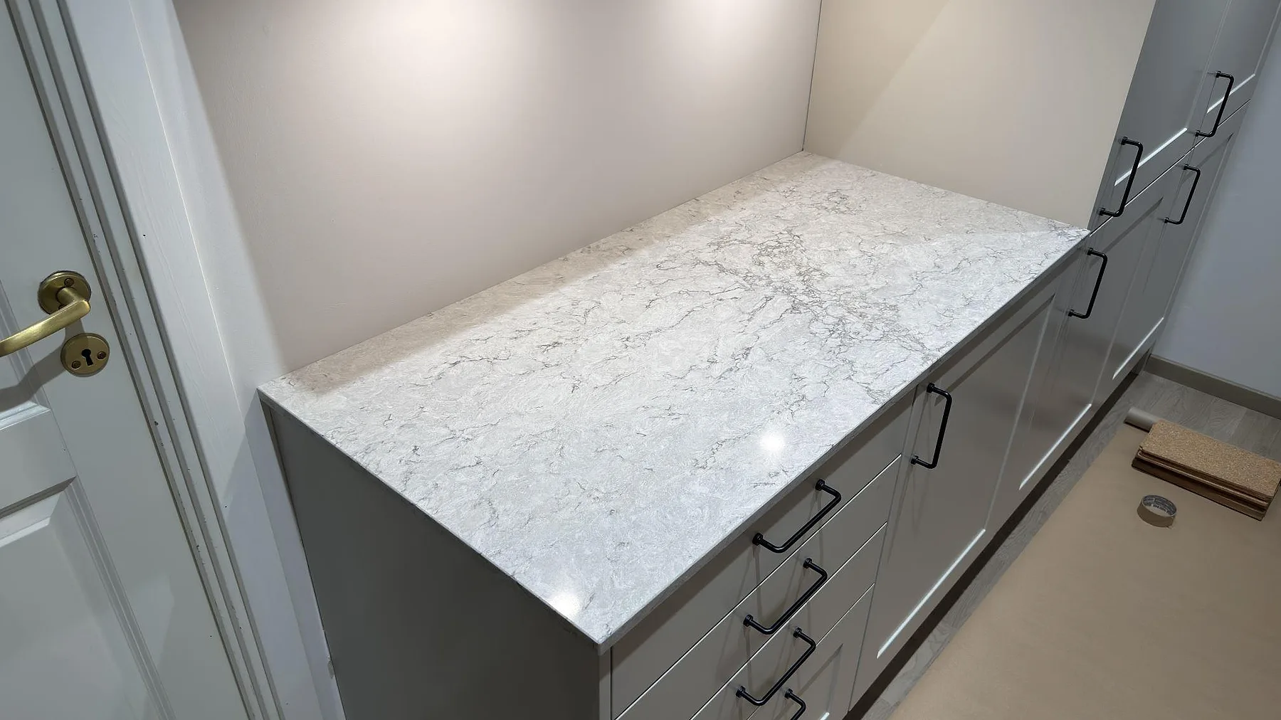 Køkkenbordplade i Caesarstone Moorland Fuge, Knivsta – billede 4