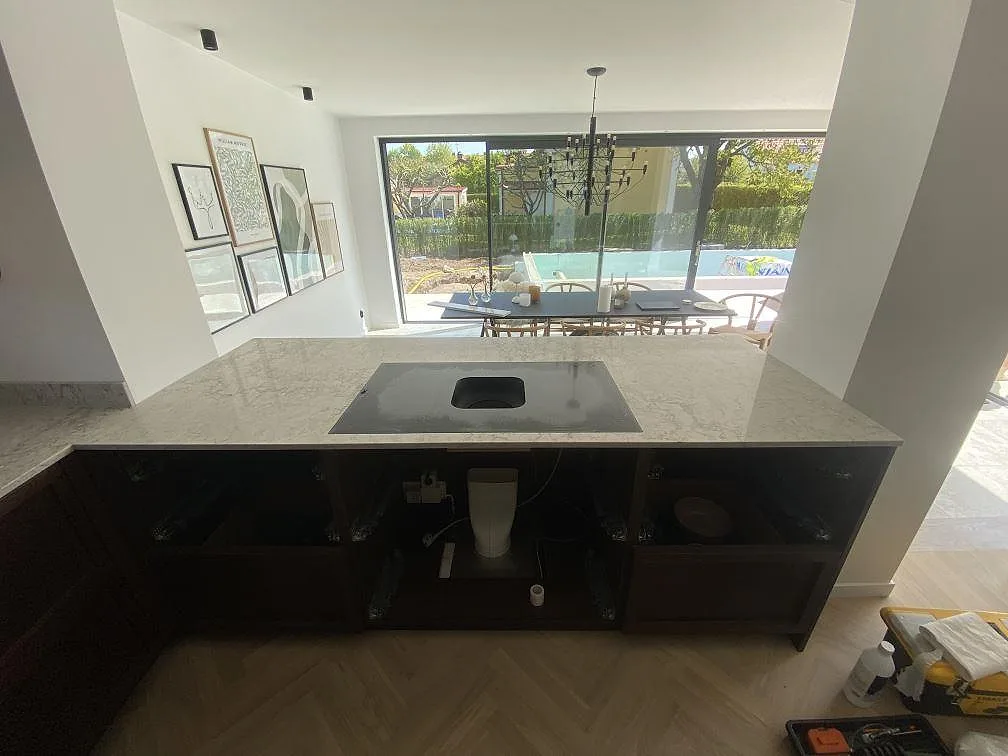 Køkkenbordplade i Caesarstone Moorland Fog, Lomma
