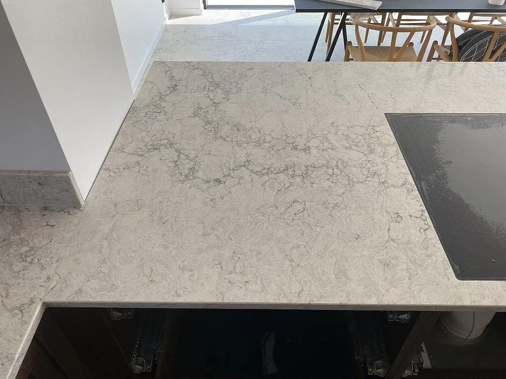 Køkkenbordplade i Caesarstone Moorland Fog, Lomma – billede 4