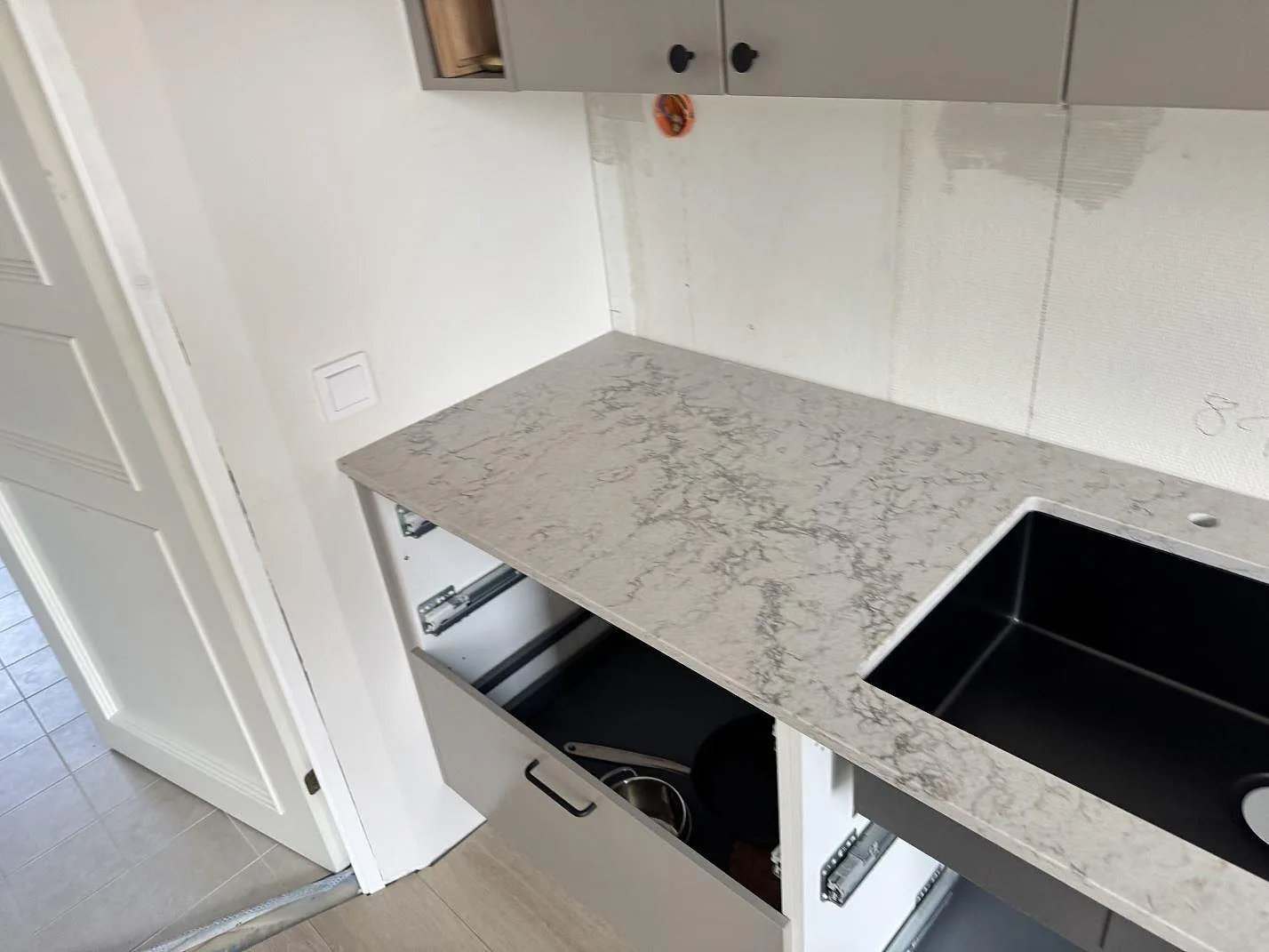 Køkkenbordplade i Caesarstone Moorland Fuge, Lund – billede 5