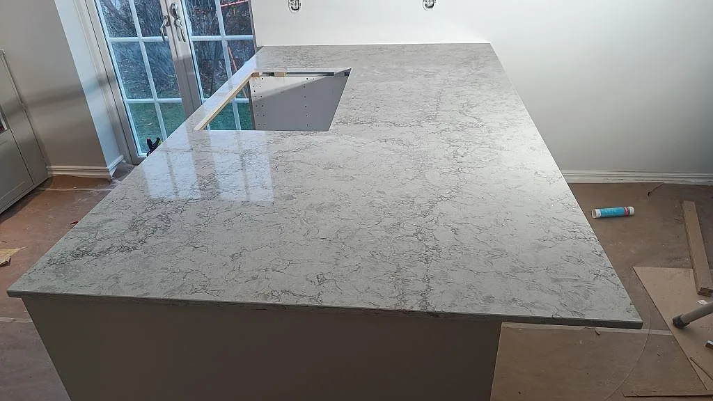Køkkenbordplade i Caesarstone Moorland Fog, Malmö – billede 4