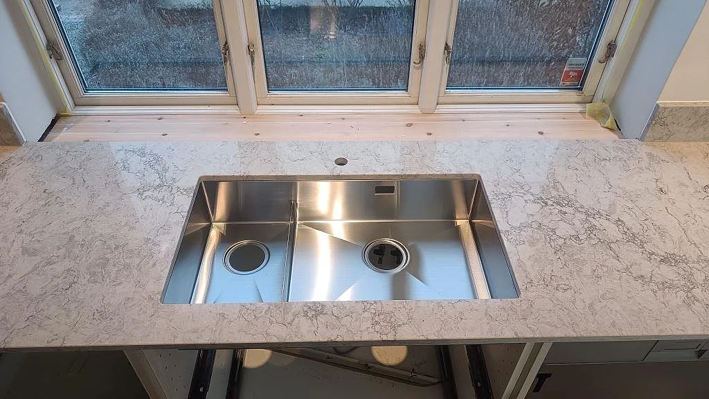 Køkkenbordplade i Caesarstone Moorland Fog, Malmö – billede 3
