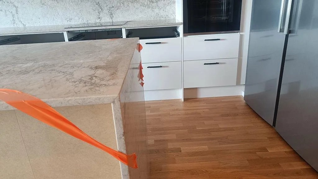 Køkkenbordplade i Caesarstone Moorland Fog, Malmö – billede 7