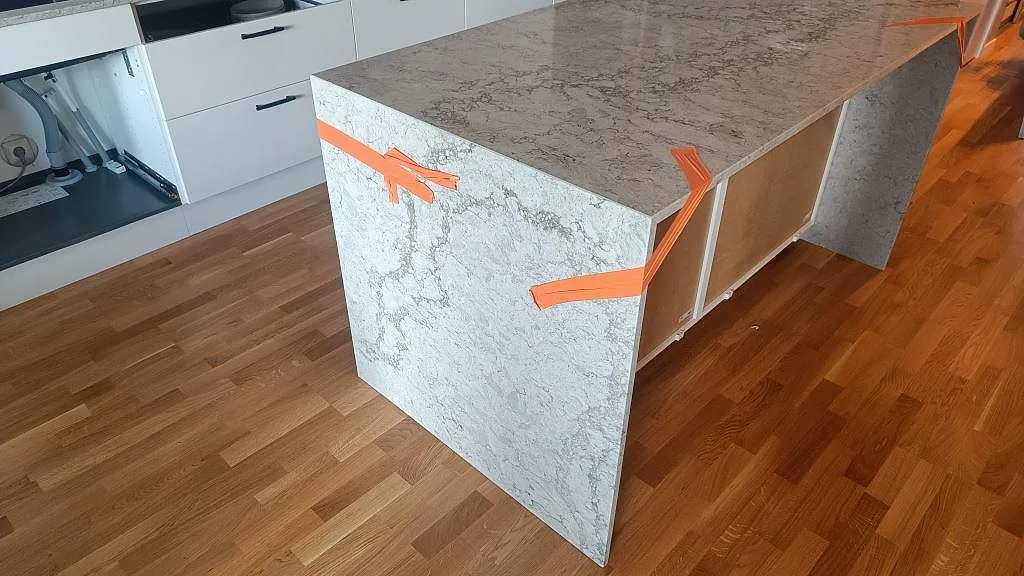 Køkkenbordplade i Caesarstone Moorland Fog, Malmö – billede 3