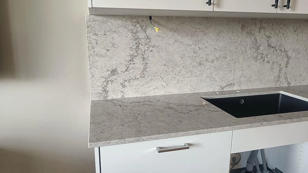 Køkkenbordplade i Caesarstone Moorland Fog, Malmö – billede 6