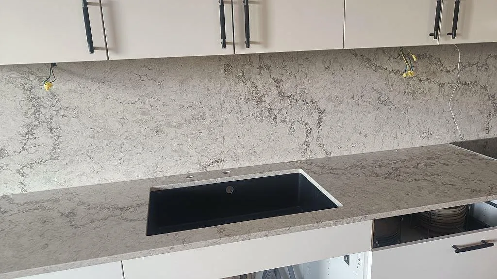 Køkkenbordplade i Caesarstone Moorland Fog, Malmö – billede 4