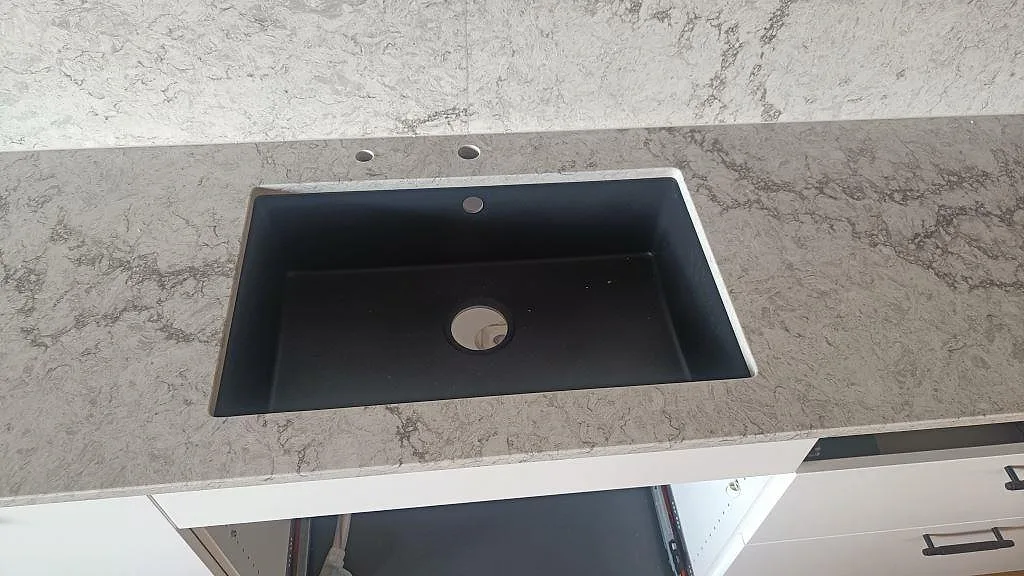 Køkkenbordplade i Caesarstone Moorland Fog, Malmö – billede 5
