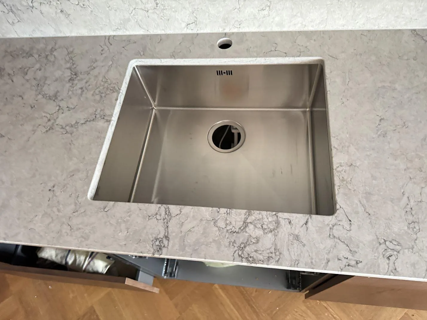 Køkkenbordplade i Caesarstone Moorland Fuge, Malmö – billede 3