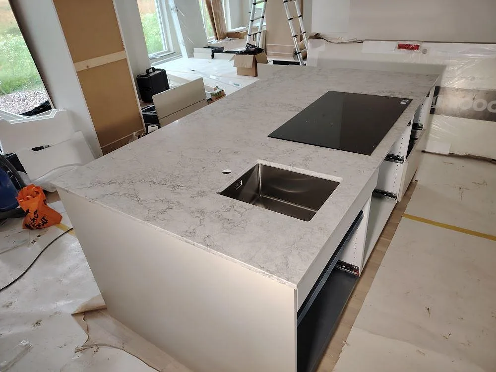 Køkkenbordplade i Caesarstone Moorland Fuge, Örebro – billede 2
