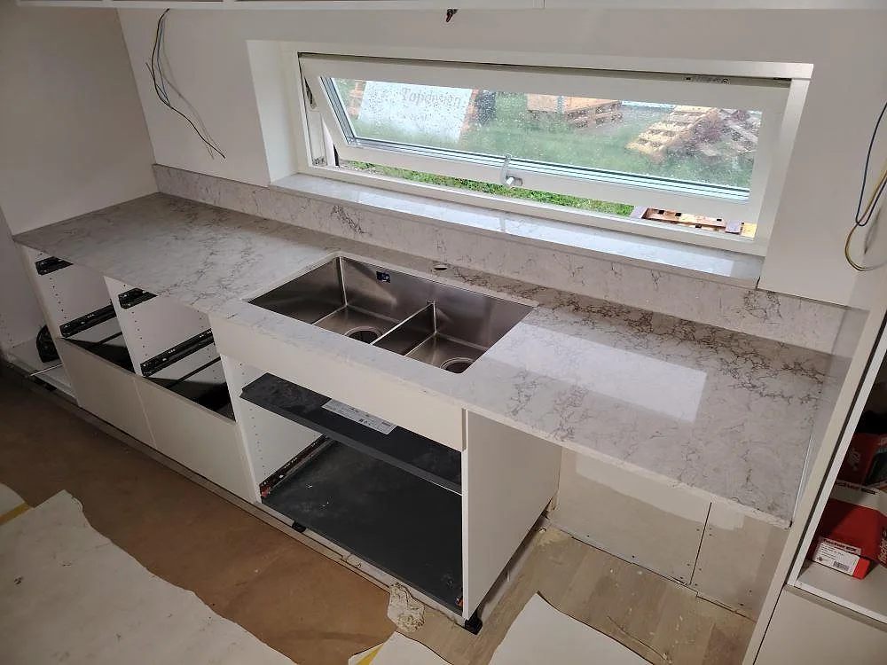 Køkkenbordplade i Caesarstone Moorland Fuge, Örebro – billede 3