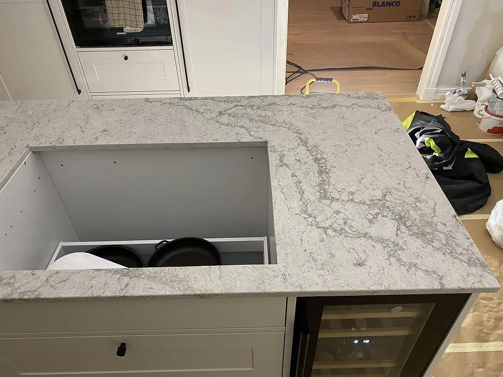 Køkkenbordplade i Caesarstone Moorland Fog, Sandared – billede 5