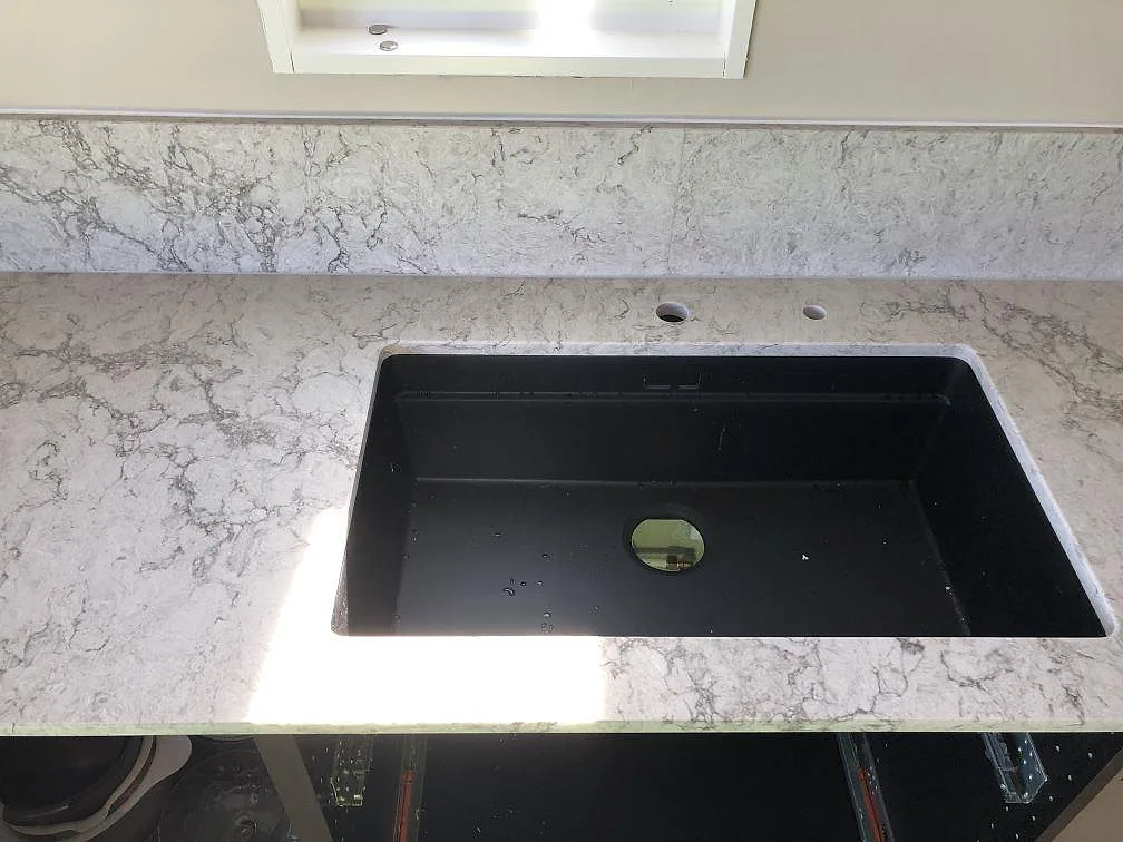 Køkkenbordplade i Caesarstone Moorland Fog, Skegrie – billede 4