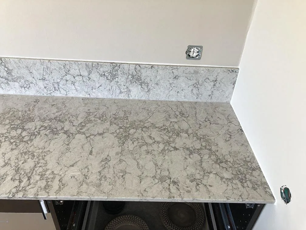 Køkkenbordplade i Caesarstone Moorland Fog, Skegrie – billede 7