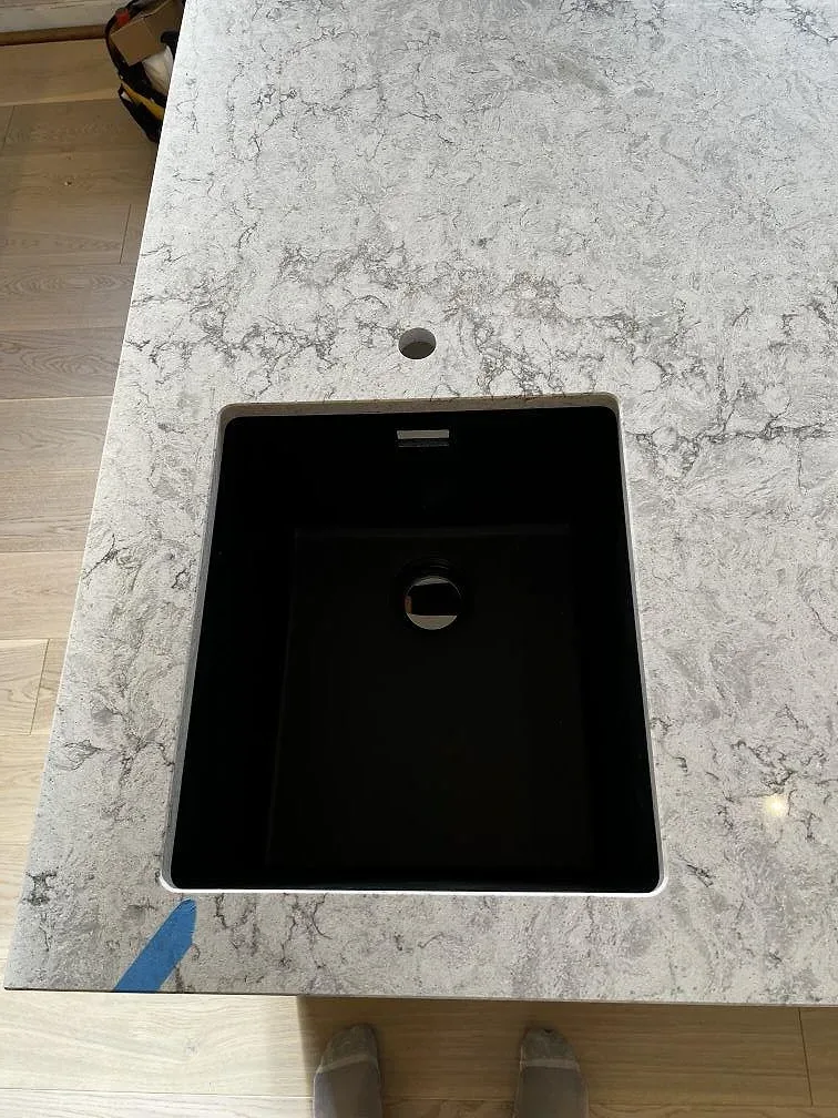 Køkkenbordplade i Caesarstone Moorland Fog, Skurup – billede 3