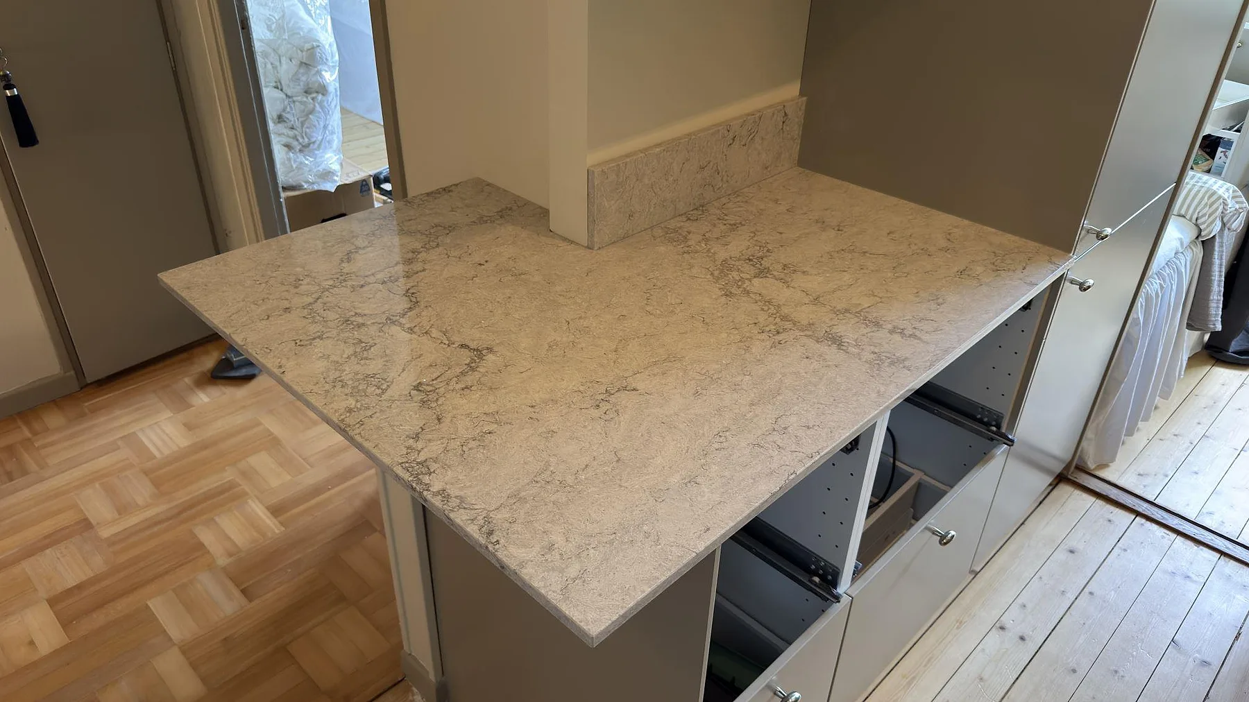 Køkkenbordplade i Caesarstone Moorland Fuge, Stockholm – billede 4