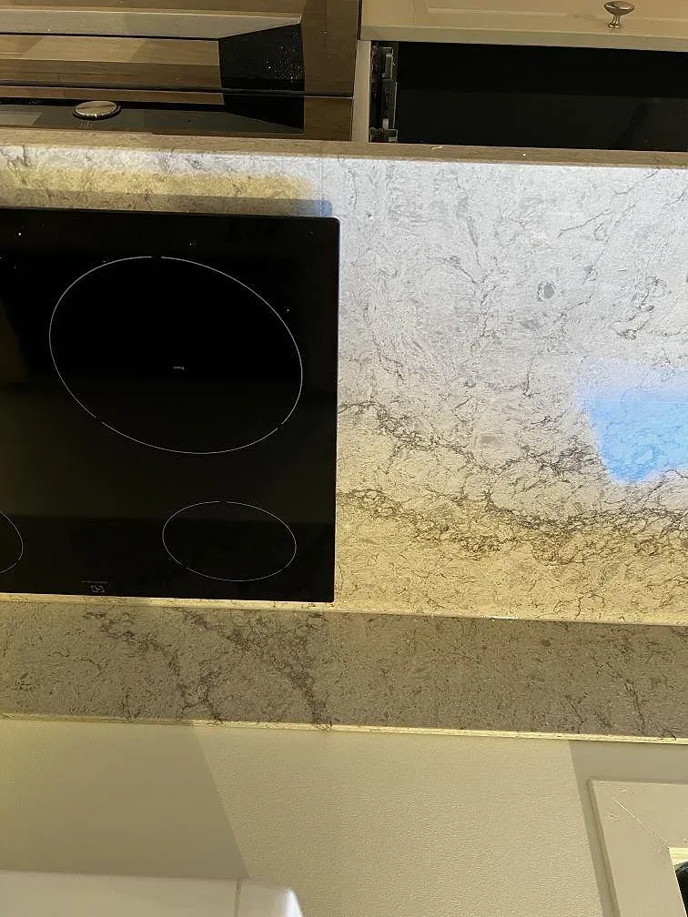 Køkkenbordplade i Caesarstone Moorland Fog, Trensum – billede 5
