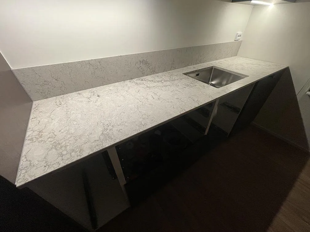 Køkkenbordplade i Caesarstone Moorland Fuge, Tyresö – billede 3