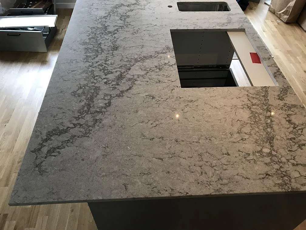 Køkkenbordplade i Caesarstone Moorland Fog, Västra Frölunda – billede 3