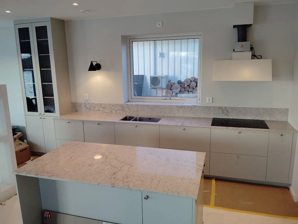Køkkenbordplade i Caesarstone Moorland Fuge, Vallentuna