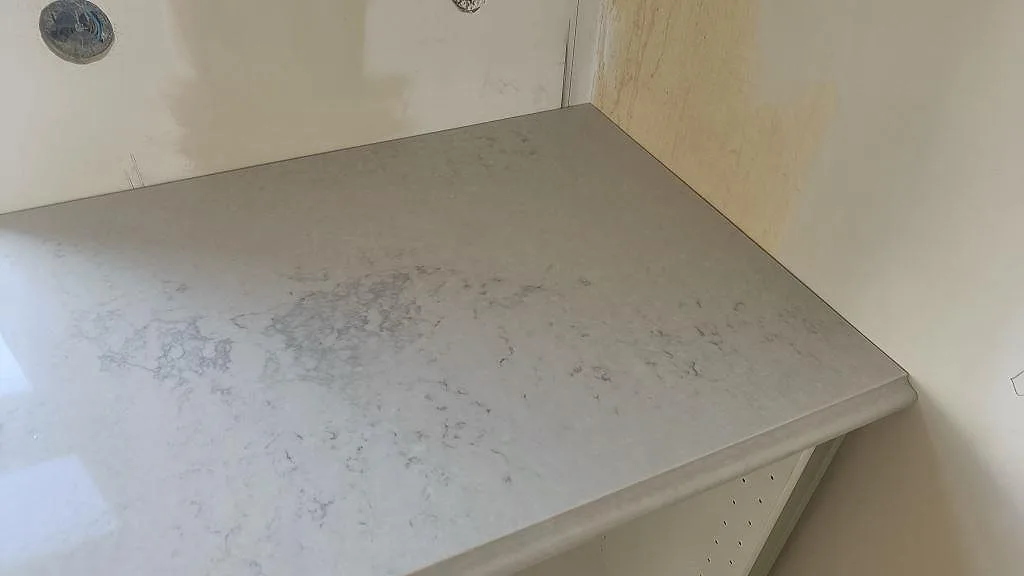 Køkkenbordplade i Caesarstone Noble Grey, Ekeby – billede 6