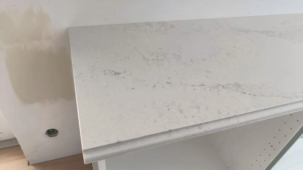Køkkenbordplade i Caesarstone Noble Grey, Ekeby – billede 8