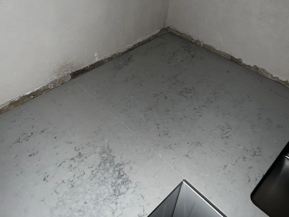 Køkkenbordplade i Caesarstone Noble Grey, Helsingborg – billede 4