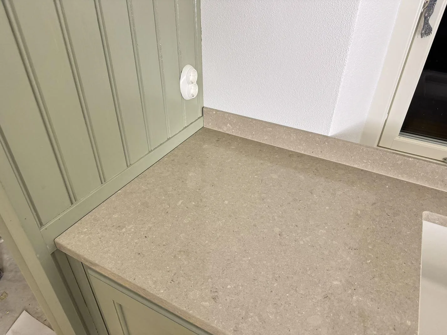 Køkkenbordplade i Caesarstone Shitake, Hörby – billede 6