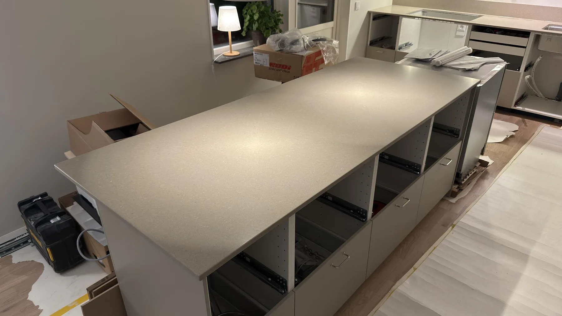 Køkkenbordplade i Caesarstone Shitake, Örebro – billede 3