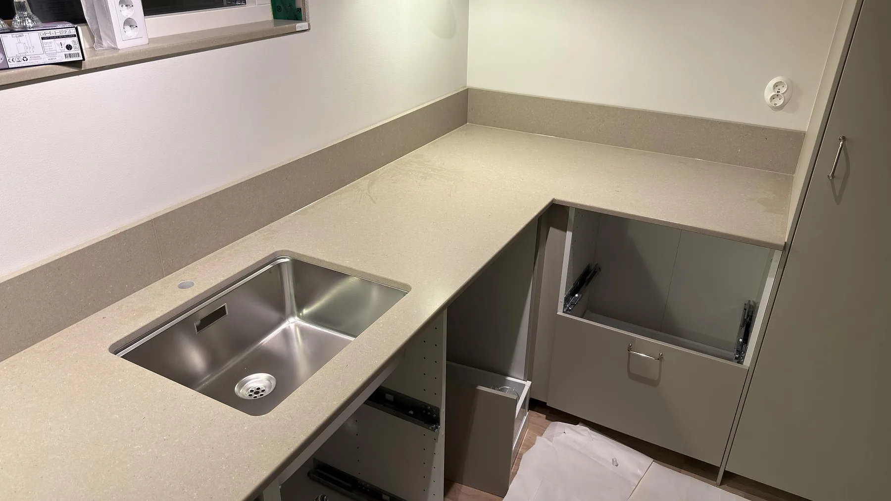 Køkkenbordplade i Caesarstone Shitake, Örebro – billede 5
