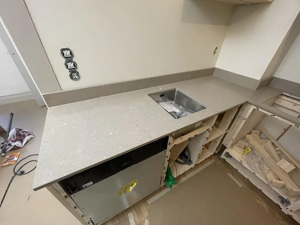 Køkkenbordplade i Caesarstone Shitake, Stockholm – billede 2