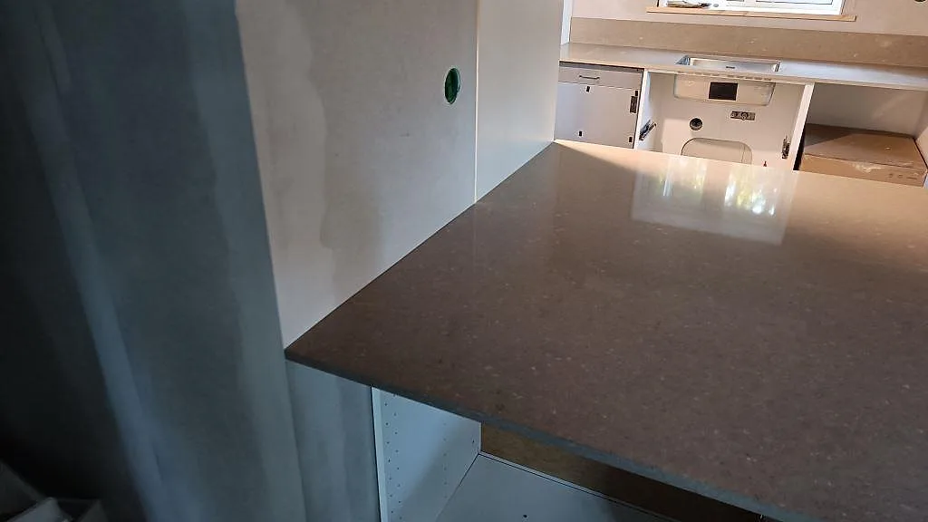 Køkkenbordplade i Caesarstone Shitake, Västra Frölunda – billede 5