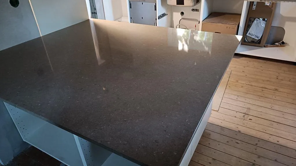 Køkkenbordplade i Caesarstone Shitake, Västra Frölunda – billede 2