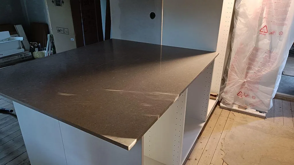 Køkkenbordplade i Caesarstone Shitake, Västra Frölunda – billede 3