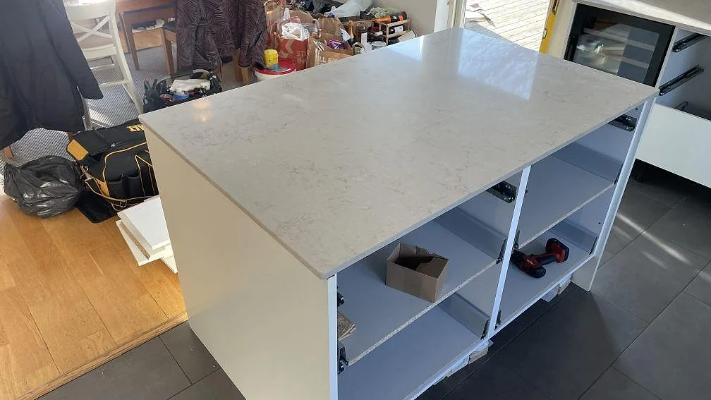 Køkkenbordplade i Caesarstone Taj Royale 5212, Lomma – billede 2