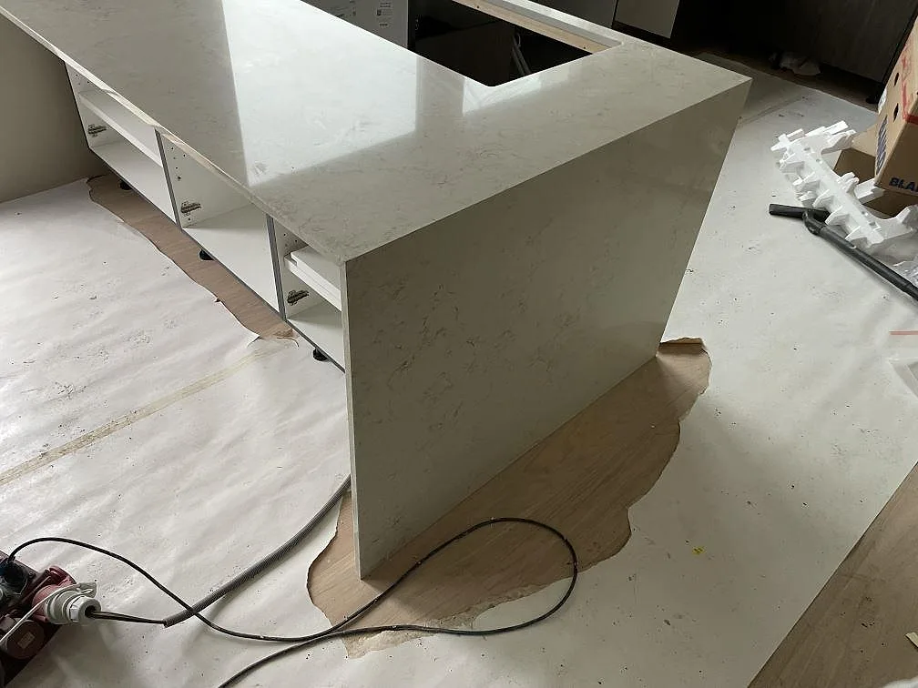 Køkkenbordplade i Caesarstone Taj Royale 5212, Nacka – billede 4