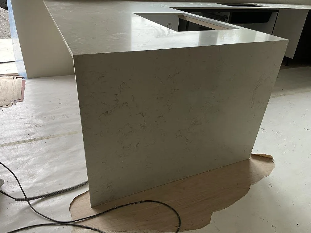 Køkkenbordplade i Caesarstone Taj Royale 5212, Nacka – billede 3