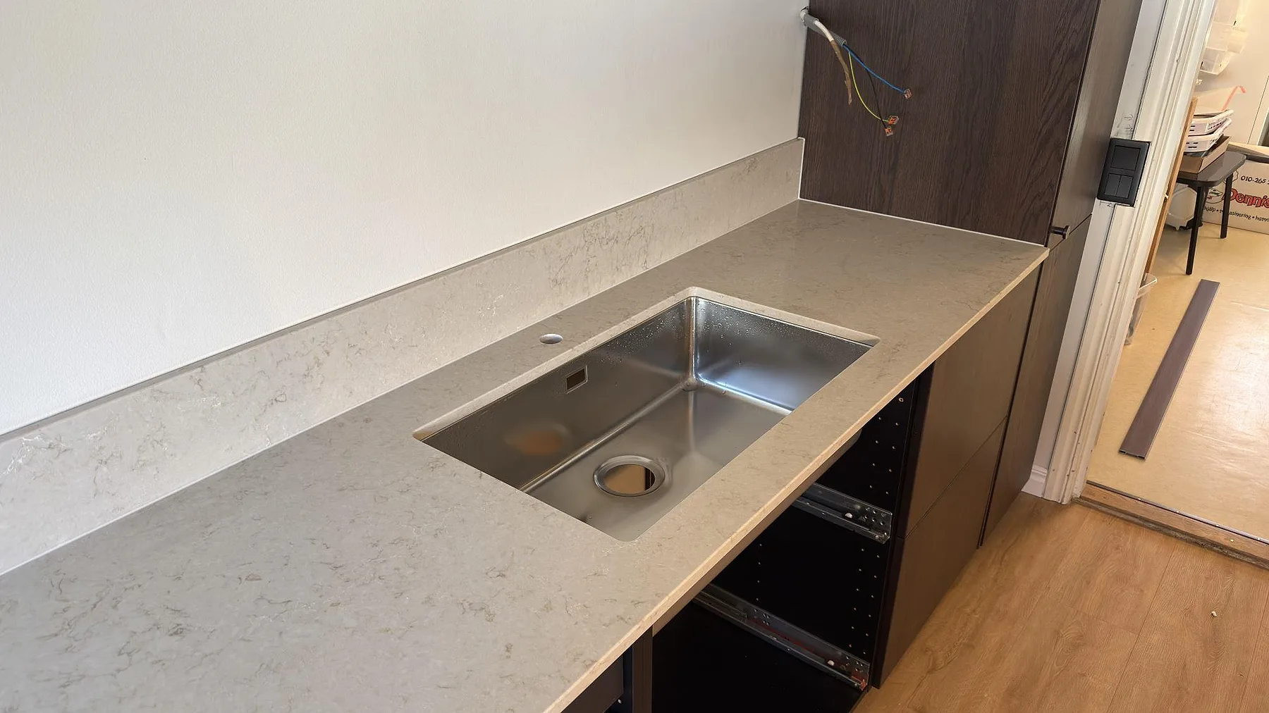 Køkkenbordplade i Caesarstone Taj Royale 5212, Norrköping – billede 4