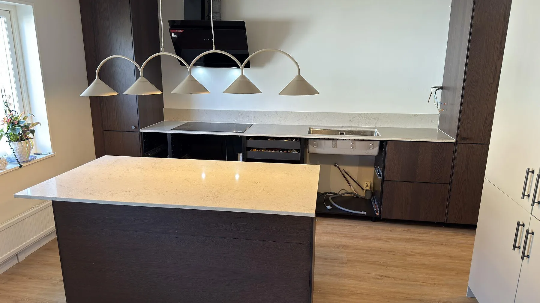 Køkkenbordplade i Caesarstone Taj Royale 5212, Norrköping – billede 2