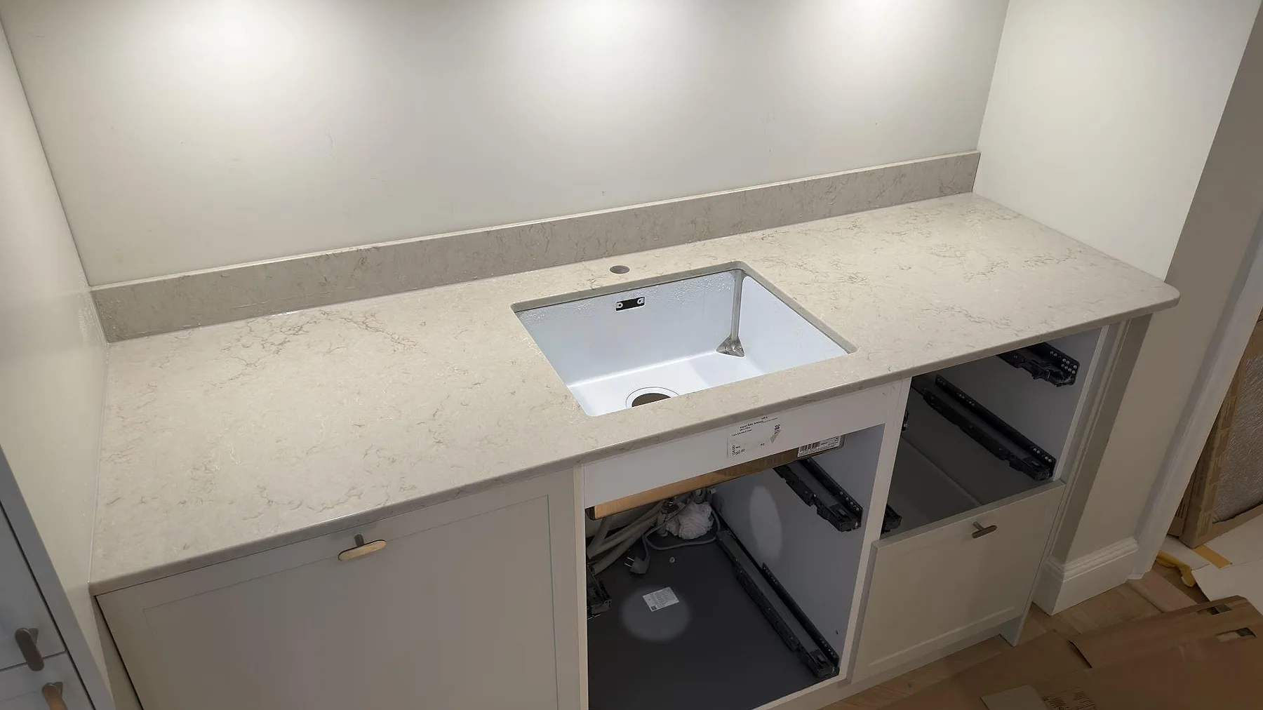 Køkkenbordplade i Caesarstone Taj Royale 5212, Stockholm – billede 2
