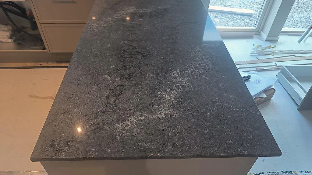 Køkkenbordplade i Caesarstone Turbine Grey, Alingsås – billede 6