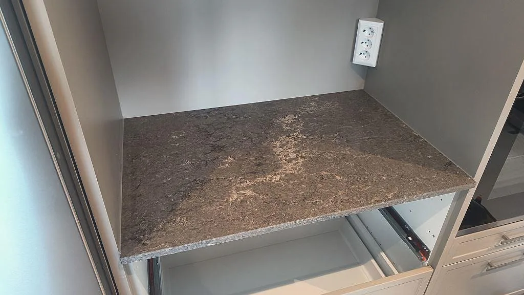 Køkkenbordplade i Caesarstone Turbine Grey, Alingsås – billede 7