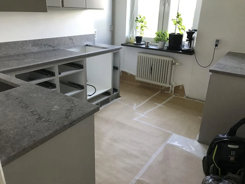 Køkkenbordplade i Caesarstone Turbine Grey, Göteborg – billede 3