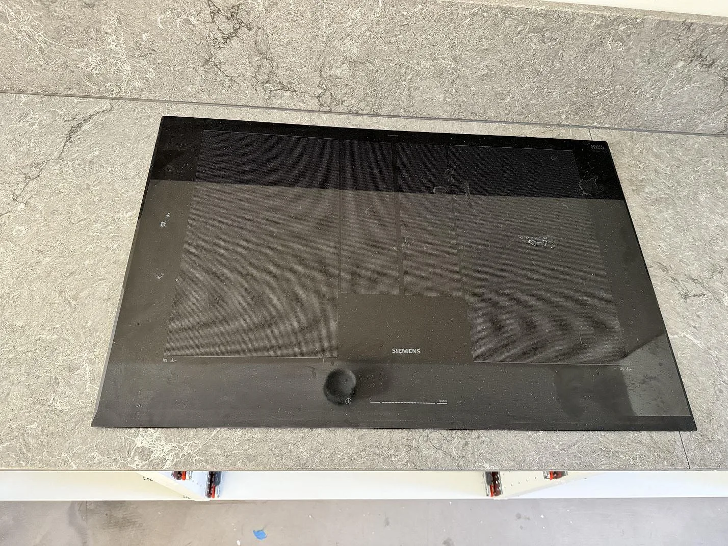Køkkenbordplade i Caesarstone Turbine Grey, Halmstad – billede 6