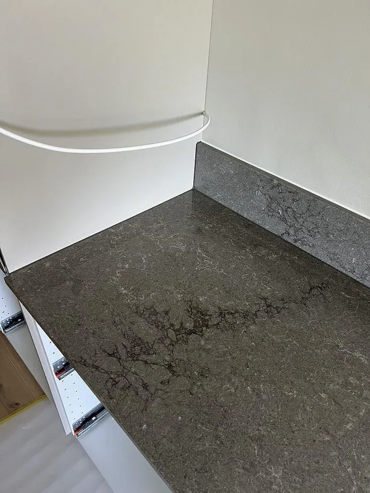 Køkkenbordplade i Caesarstone Turbine Grey, Helsingborg – billede 7