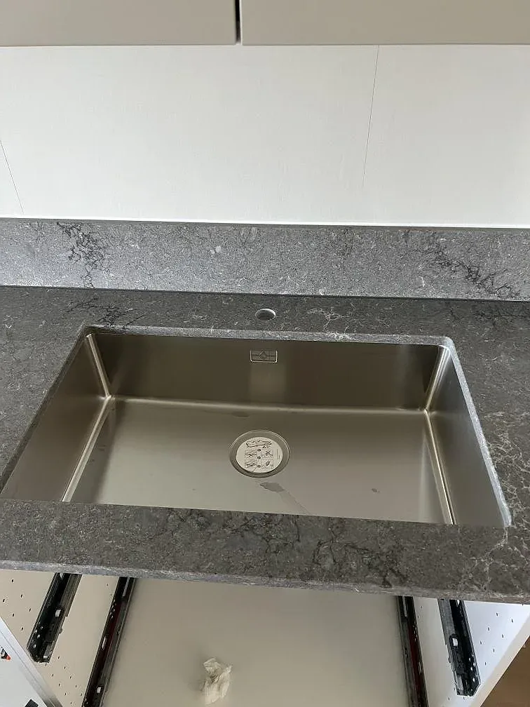 Køkkenbordplade i Caesarstone Turbine Grey, Helsingborg – billede 4