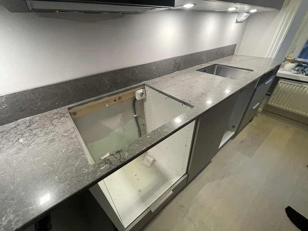 Køkkenbordplade i Caesarstone Turbine Grey, Stockholm – billede 4